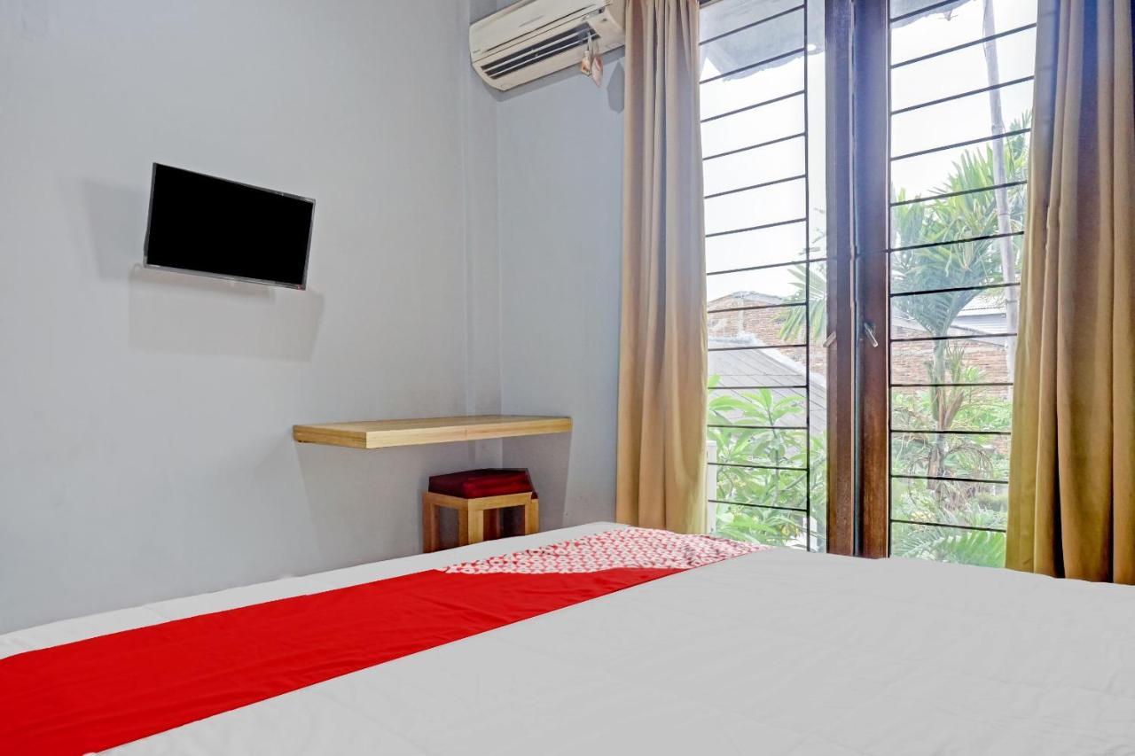 Oyo 90738 Griya Dara Hotel 2*