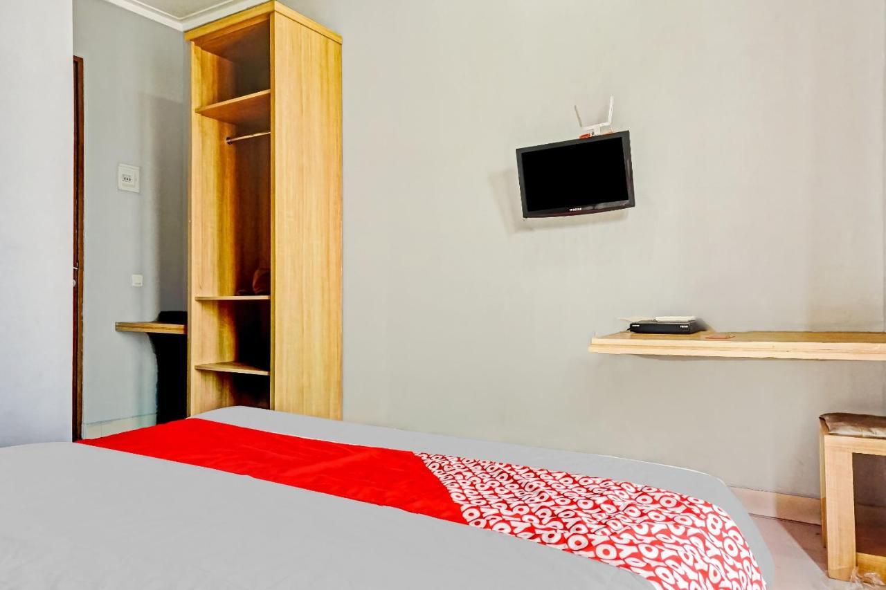 Oyo 90738 Griya Dara Jakarta