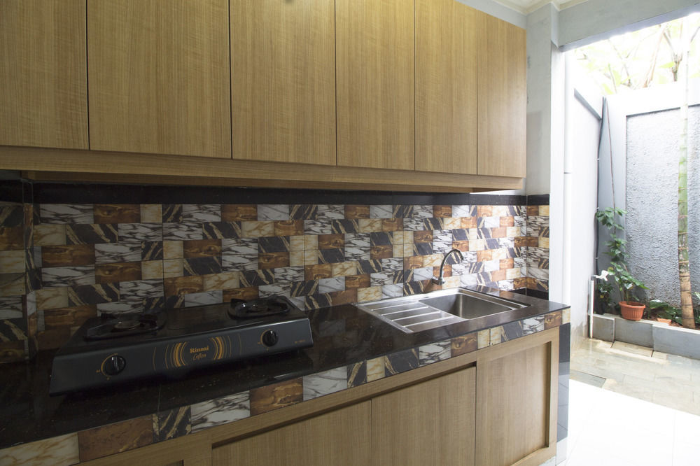 Hotel Oyo 90738 Griya Dara 2*