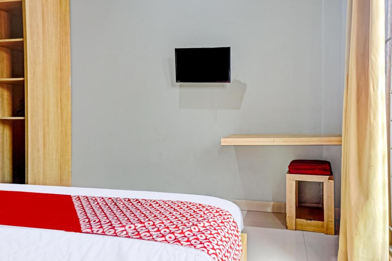 Oyo 90738 Griya Dara Hotel 2*